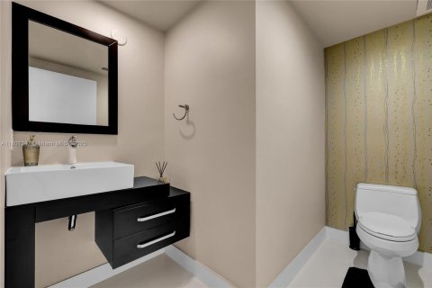 Condo in Sunny Isles Beach, Florida, 2 bedrooms  № 1864066 - photo 13