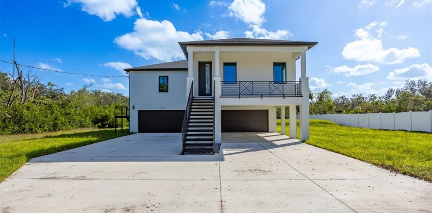 House in Tampa, Florida 3 bedrooms, 204.57 sq.m. № 1424576