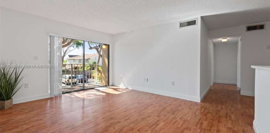 Condominio en Miami, Florida, 2 dormitorios № 2188979