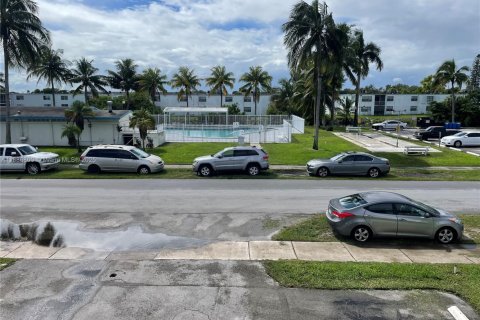 Condominio en alquiler en Miami Gardens, Florida, 1 dormitorio, 66.05 m2 № 1933512 - foto 12