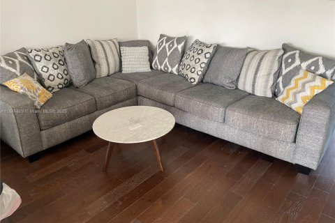 Condominio en alquiler en Miami Gardens, Florida, 1 dormitorio, 66.05 m2 № 1933512 - foto 6