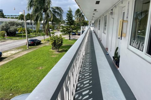 Condominio en alquiler en Miami Gardens, Florida, 1 dormitorio, 66.05 m2 № 1933512 - foto 1