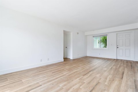 Apartment in North Palm Beach, Florida 3 bedrooms, 957.26 sq.m. № 2400025 - photo 3