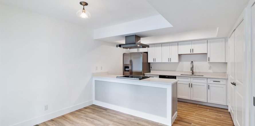 Apartment in North Palm Beach, Florida 3 bedrooms, 957.26 sq.m. № 2400025