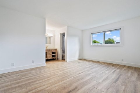 Apartment in North Palm Beach, Florida 3 bedrooms, 957.26 sq.m. № 2400025 - photo 4