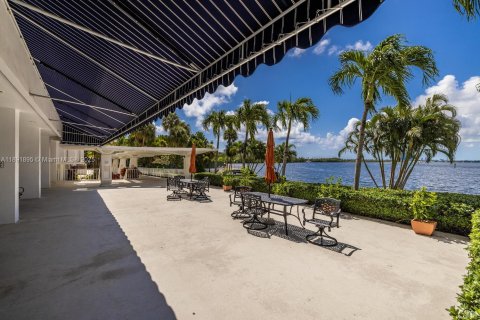 Condo in Sunny Isles Beach, Florida, 1 bedroom № 2021595 - photo 18