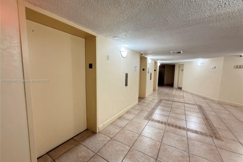 Купить кондоминиум в Халландейл-Бич, Флорида 1 спальня, 85.01м2, № 1960568 - фото 16