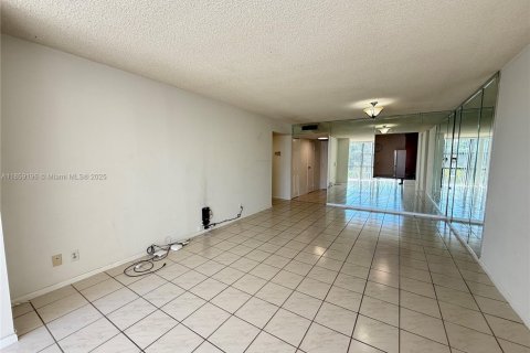 Купить кондоминиум в Халландейл-Бич, Флорида 1 спальня, 85.01м2, № 1960568 - фото 6