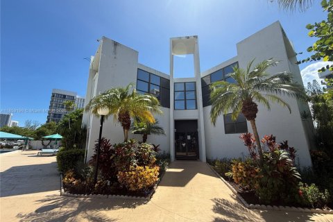 Купить кондоминиум в Халландейл-Бич, Флорида 1 спальня, 85.01м2, № 1960568 - фото 26