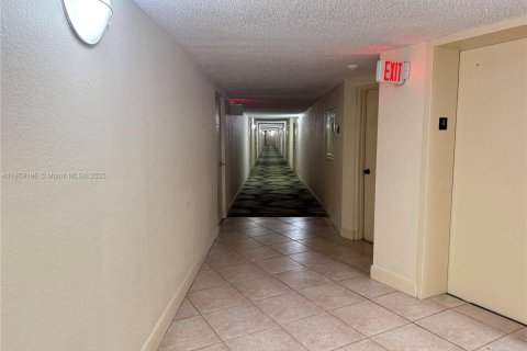 Купить кондоминиум в Халландейл-Бич, Флорида 1 спальня, 85.01м2, № 1960568 - фото 15