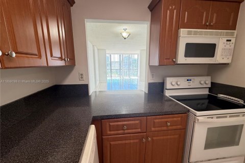 Купить кондоминиум в Халландейл-Бич, Флорида 1 спальня, 85.01м2, № 1960568 - фото 8