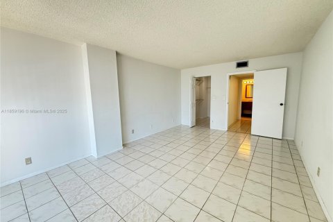 Купить кондоминиум в Халландейл-Бич, Флорида 1 спальня, 85.01м2, № 1960568 - фото 9