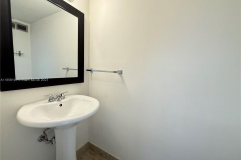 Купить кондоминиум в Халландейл-Бич, Флорида 1 спальня, 85.01м2, № 1960568 - фото 14