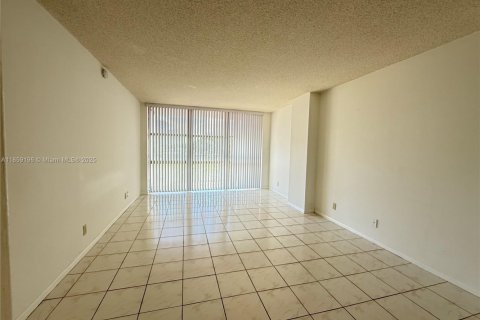 Купить кондоминиум в Халландейл-Бич, Флорида 1 спальня, 85.01м2, № 1960568 - фото 10