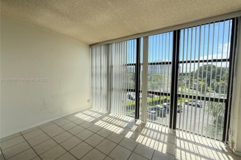 Купить кондоминиум в Халландейл-Бич, Флорида 1 спальня, 85.01м2, № 1960568 - фото 5