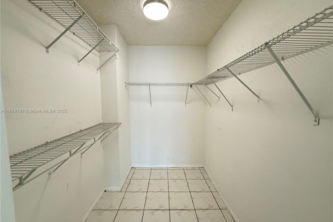 Купить кондоминиум в Халландейл-Бич, Флорида 1 спальня, 85.01м2, № 1960568 - фото 11