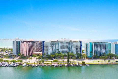 Condo in Miami Beach, Florida, 2 bedrooms  № 1594104 - photo 2