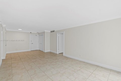 Condo in Miami Beach, Florida, 2 bedrooms  № 1594104 - photo 7