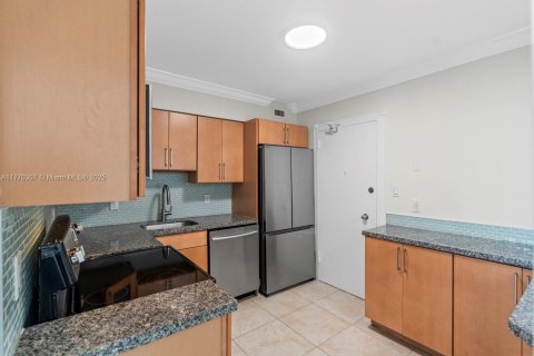Condo in Miami Beach, Florida, 2 bedrooms  № 1594104 - photo 10