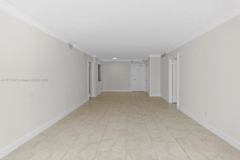Condo in Miami Beach, Florida, 2 bedrooms  № 1594104 - photo 29