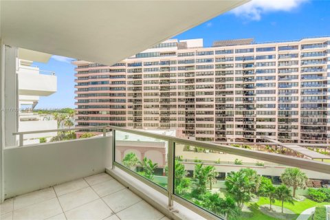 Condo in Miami Beach, Florida, 2 bedrooms  № 1594104 - photo 30