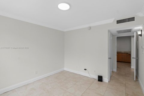 Condo in Miami Beach, Florida, 2 bedrooms  № 1594104 - photo 19