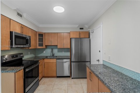 Condo in Miami Beach, Florida, 2 bedrooms  № 1594104 - photo 13