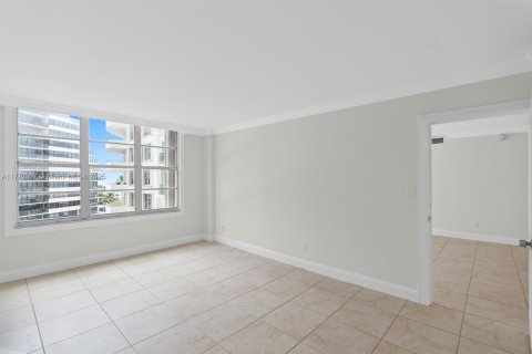 Condo in Miami Beach, Florida, 2 bedrooms  № 1594104 - photo 21