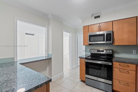Condo in Miami Beach, Florida, 2 bedrooms  № 1594104 - photo 11