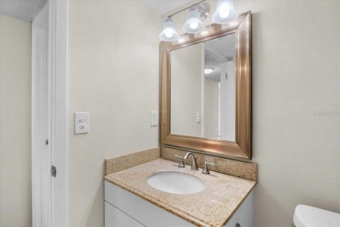 Condo in Tarpon Springs, Florida, 2 bedrooms  № 1443037 - photo 13