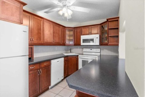Condo in Tarpon Springs, Florida, 2 bedrooms  № 1443037 - photo 4