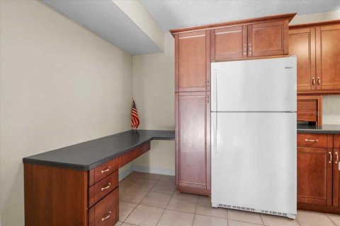 Condo in Tarpon Springs, Florida, 2 bedrooms  № 1443037 - photo 19