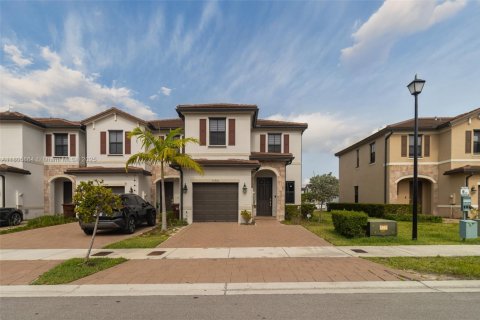 Townhouse in Hialeah, Florida 3 bedrooms, 158.68 sq.m. № 1864625 - photo 3