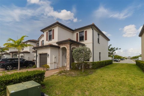 Townhouse in Hialeah, Florida 3 bedrooms, 158.68 sq.m. № 1864625 - photo 2
