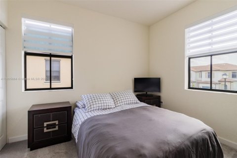 Townhouse in Hialeah, Florida 3 bedrooms, 158.68 sq.m. № 1864625 - photo 27