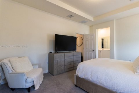 Townhouse in Hialeah, Florida 3 bedrooms, 158.68 sq.m. № 1864625 - photo 20