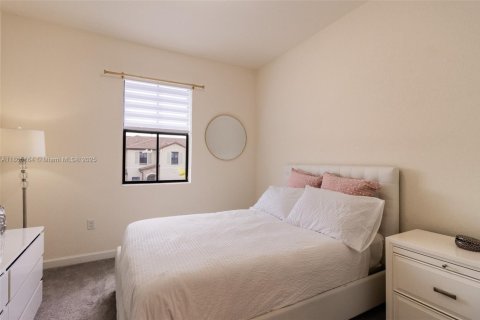 Townhouse in Hialeah, Florida 3 bedrooms, 158.68 sq.m. № 1864625 - photo 30