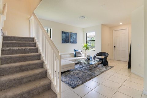 Townhouse in Hialeah, Florida 3 bedrooms, 158.68 sq.m. № 1864625 - photo 12