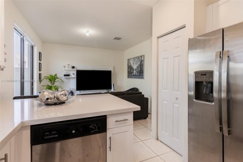 Townhouse in Hialeah, Florida 3 bedrooms, 158.68 sq.m. № 1864625 - photo 16