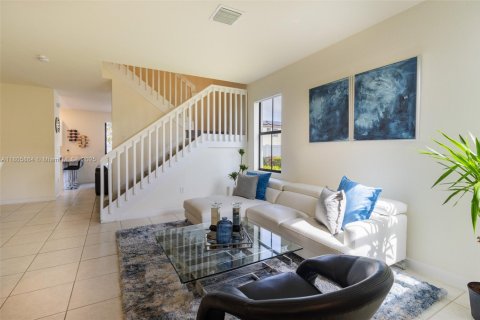Townhouse in Hialeah, Florida 3 bedrooms, 158.68 sq.m. № 1864625 - photo 7