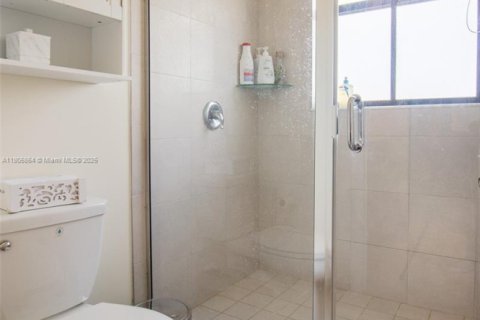 Townhouse in Hialeah, Florida 3 bedrooms, 158.68 sq.m. № 1864625 - photo 25