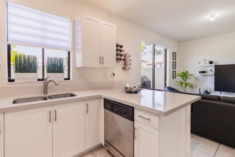 Townhouse in Hialeah, Florida 3 bedrooms, 158.68 sq.m. № 1864625 - photo 17