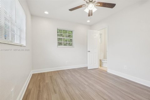 Casa en venta en Miami Gardens, Florida, 3 dormitorios № 2000215 - foto 28