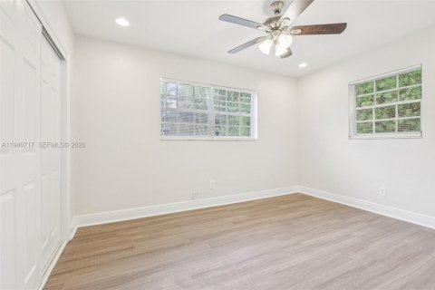 Casa en venta en Miami Gardens, Florida, 3 dormitorios № 2000215 - foto 27