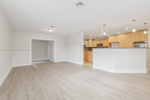 Casa en venta en Miami Gardens, Florida, 3 dormitorios № 2000215 - foto 4