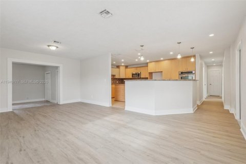 Casa en venta en Miami Gardens, Florida, 3 dormitorios № 2000215 - foto 3