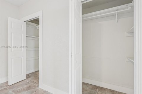 Casa en venta en Miami Gardens, Florida, 3 dormitorios № 2000215 - foto 19