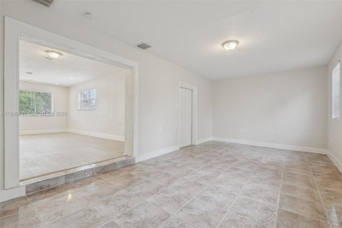 Casa en venta en Miami Gardens, Florida, 3 dormitorios № 2000215 - foto 16