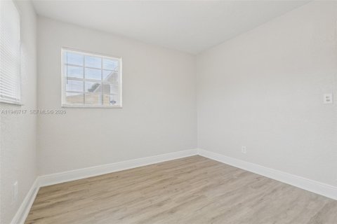 Casa en venta en Miami Gardens, Florida, 3 dormitorios № 2000215 - foto 26