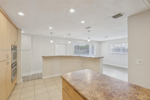 Casa en venta en Miami Gardens, Florida, 3 dormitorios № 2000215 - foto 10